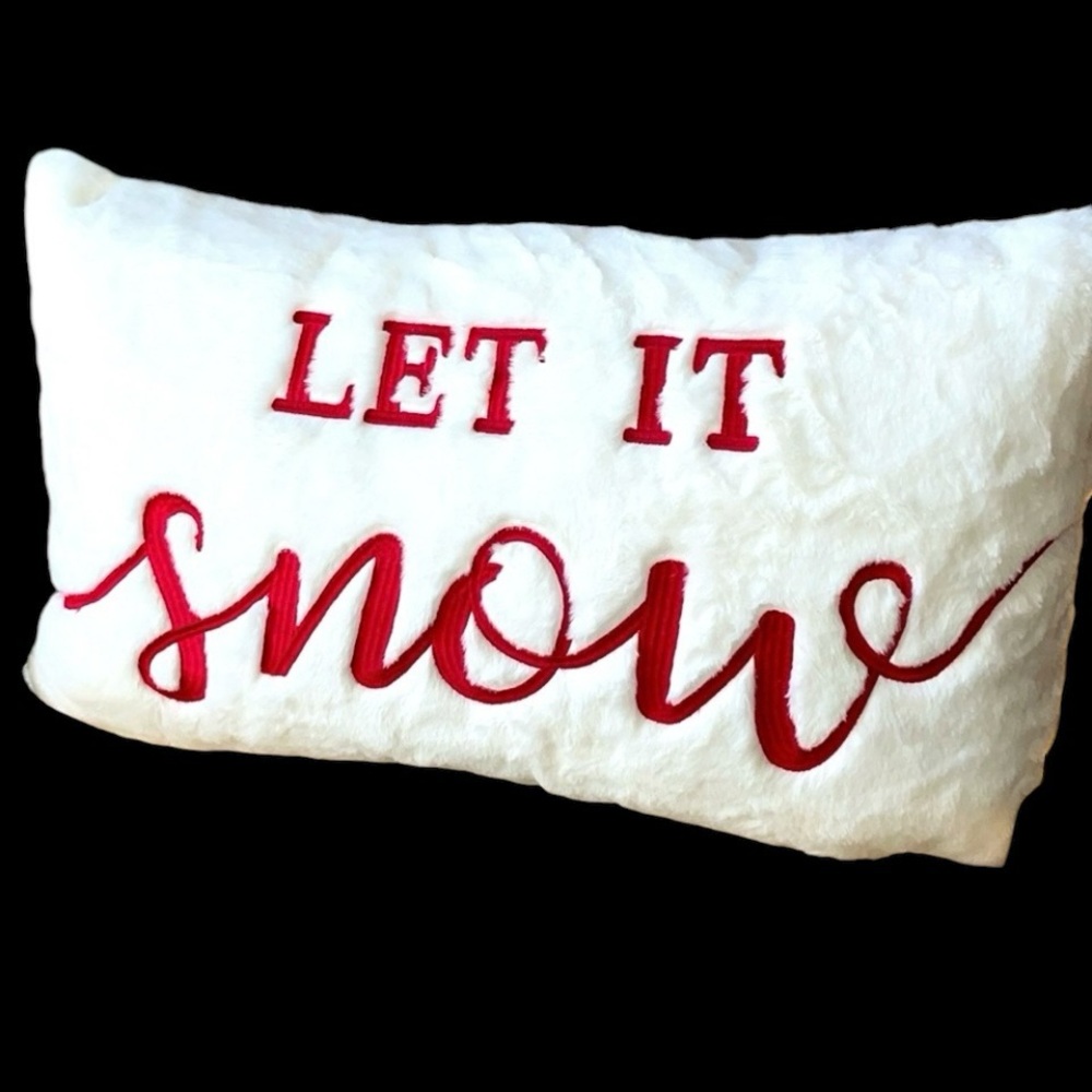 βοΈβοΈLET IT SNOW Soft, plush Holiday Pillow! NWT βοΈCozy comfort for your home